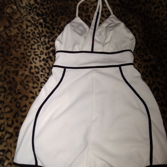 White and black romper - Picture 2 of 4